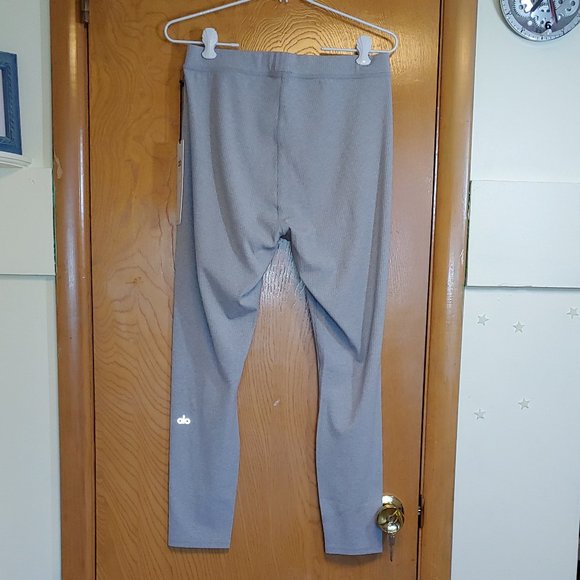 Alo Leggings - Picture 3 of 4
